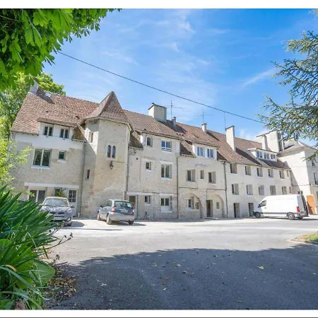 Apartment Studio Calme Dans Un Chateau Au Coeur De