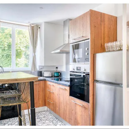 Studio Calme Dans Un Chateau Au Coeur De Apartment Caen
