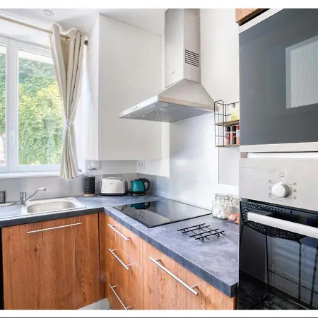Apartman Calme Dans Un Chateau Au Coeur De *